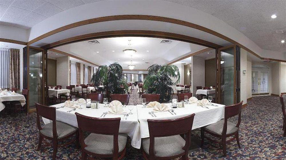 Holiday Inn - Manitowoc Bagian luar foto