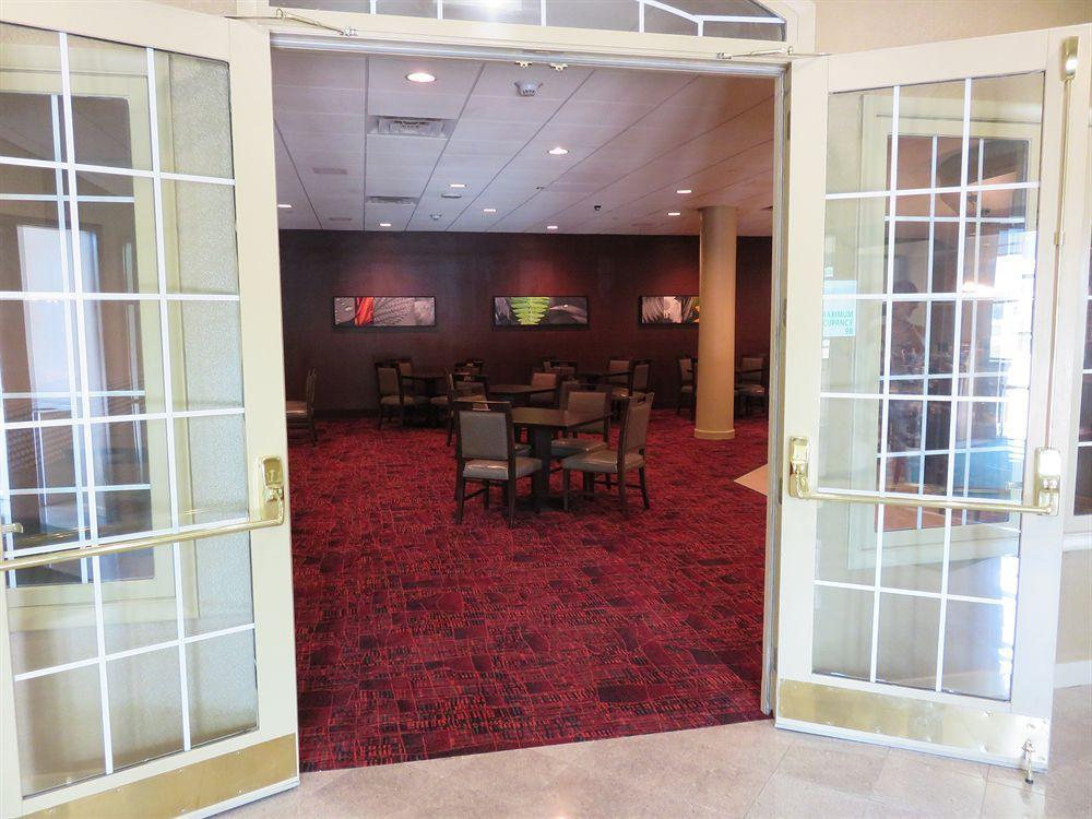 Holiday Inn - Manitowoc Bagian luar foto