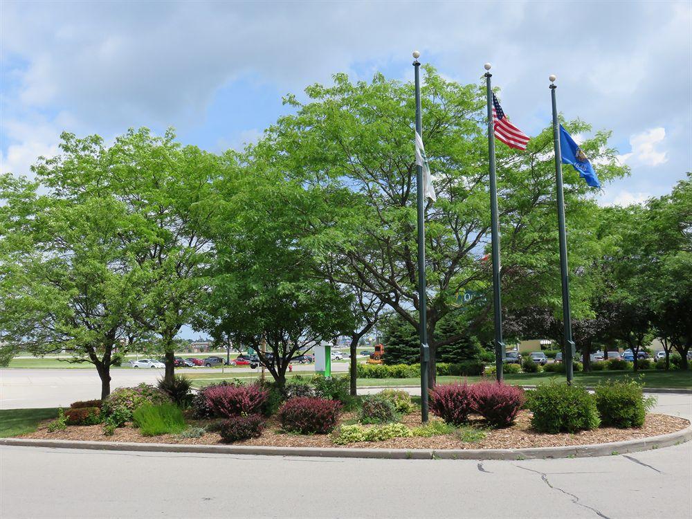 Holiday Inn - Manitowoc Bagian luar foto