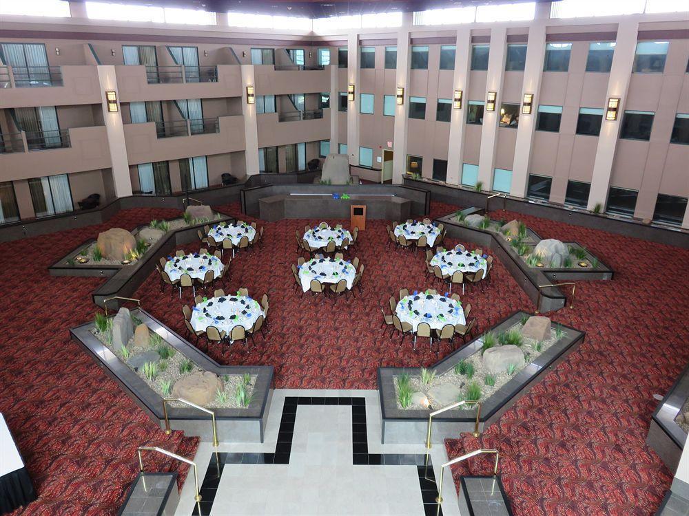 Holiday Inn - Manitowoc Bagian luar foto