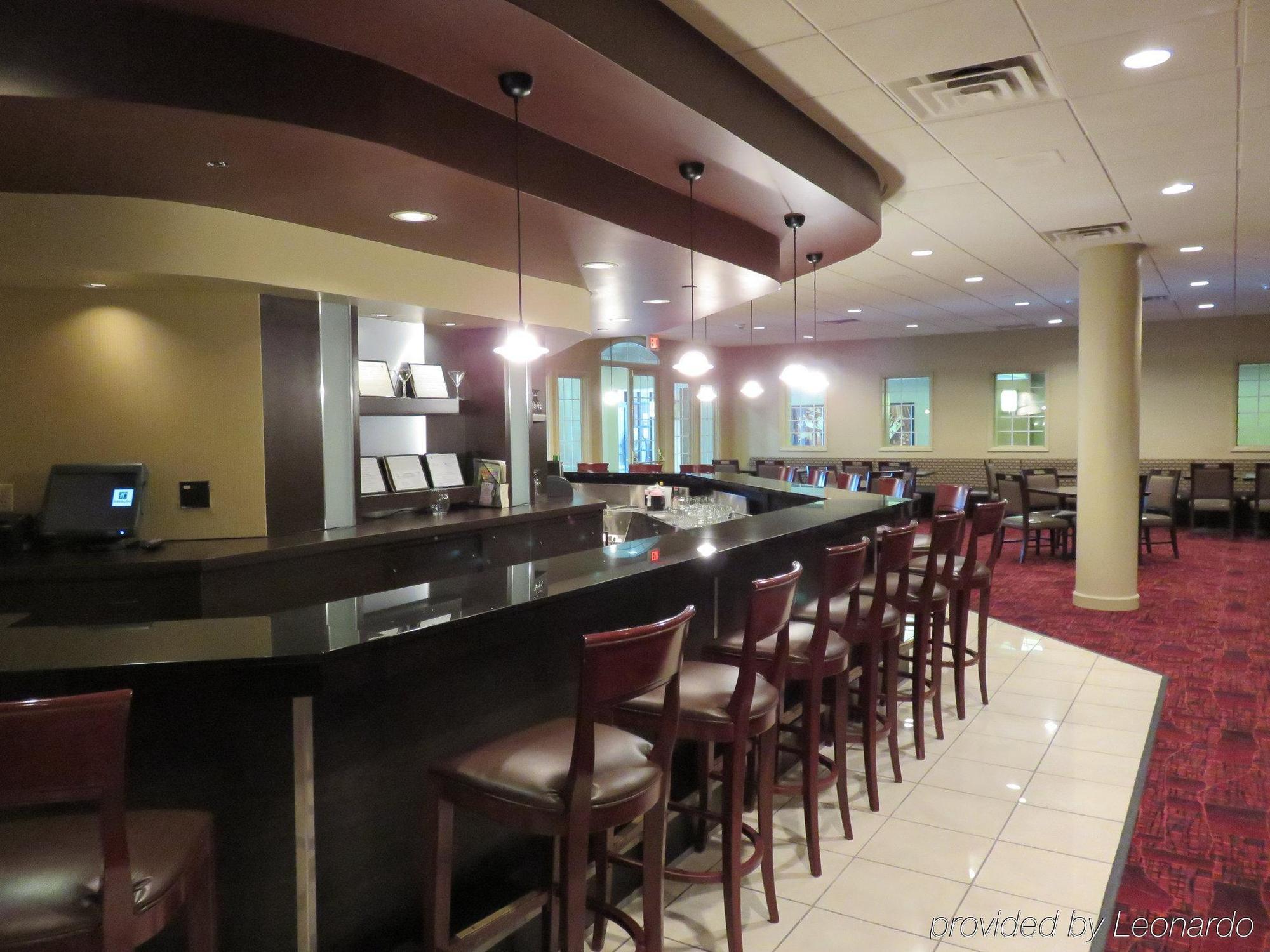 Holiday Inn - Manitowoc Bagian luar foto