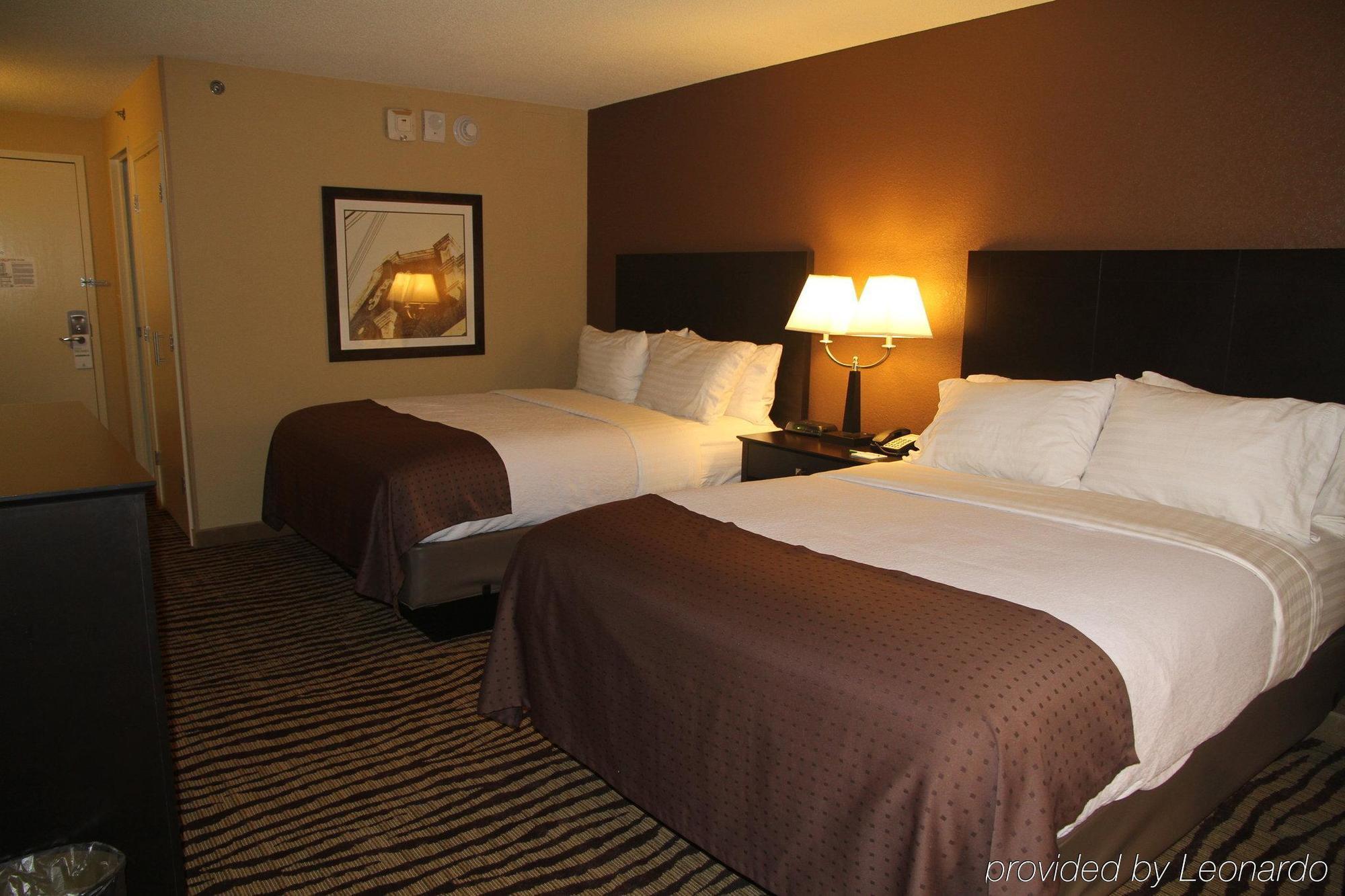 Holiday Inn - Manitowoc Bagian luar foto