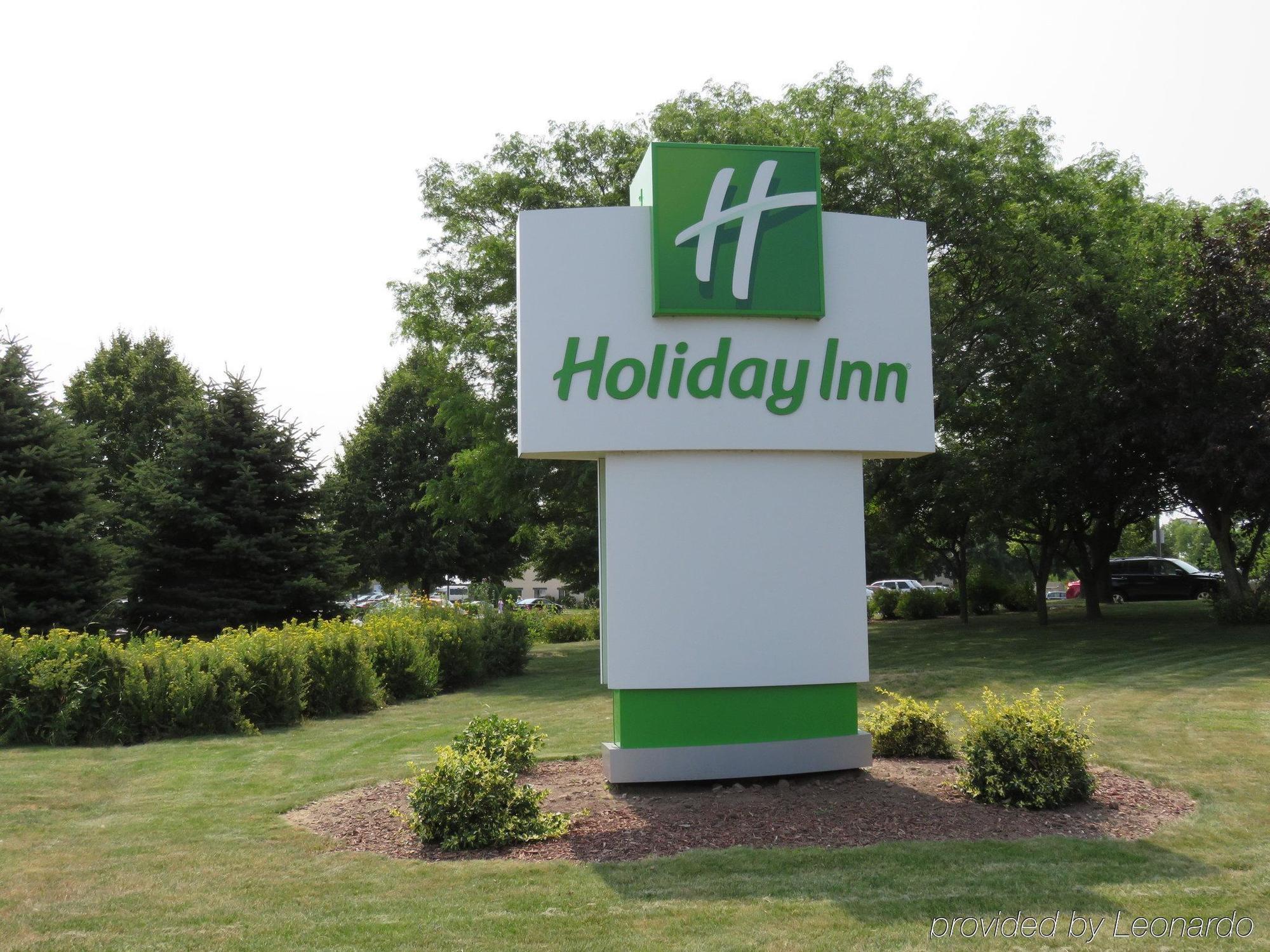 Holiday Inn - Manitowoc Bagian luar foto
