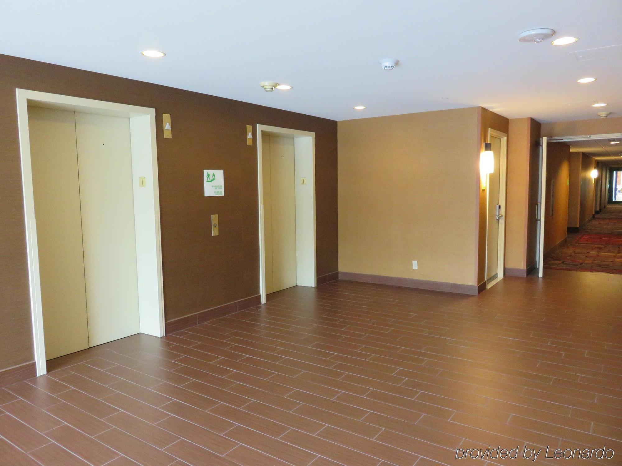 Holiday Inn - Manitowoc Bagian luar foto
