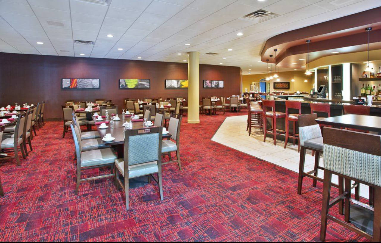Holiday Inn - Manitowoc Bagian luar foto