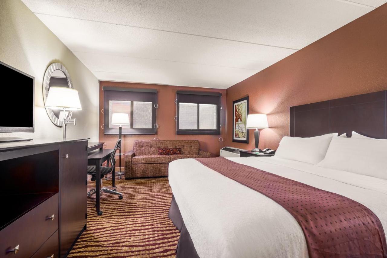 Holiday Inn - Manitowoc Bagian luar foto